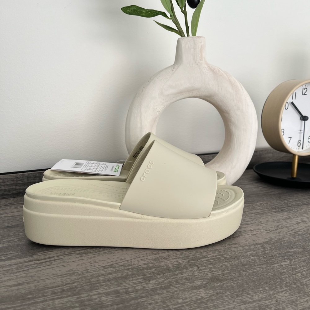 New Crocs Brooklyn sandals